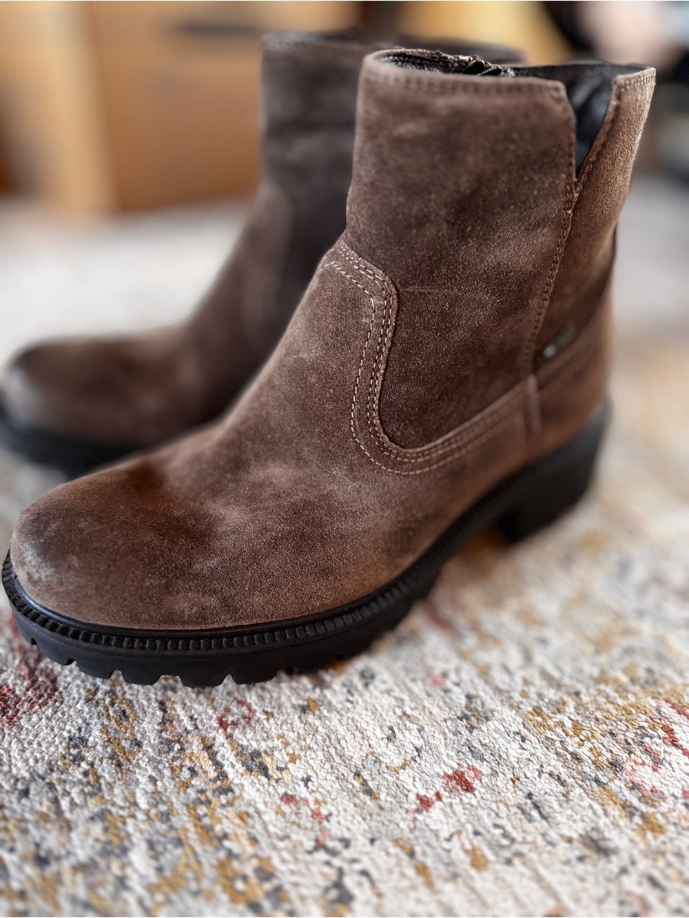 Igi & Co Italy Gore Tex Brown Suede Leather Side Zip Ankle Lug Boots Euro 37 US